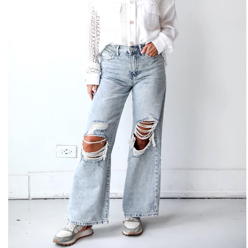 D Jeans High Rise Wide Leg Destroyed Jeans in Light Wash Size 8